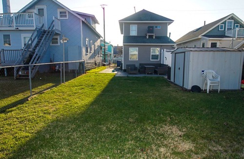 Wildwood House | BEAUTIFULLY RENOVATED HOME WITH YARD. WE ARE PET FRIENDLY.