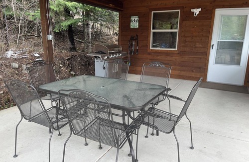 Noxon Cabin | Becky's Bunkhouse