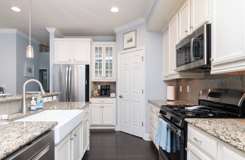 Bayside House | Beds Made, 2 King Suites, 2 Living Rooms, Bikes & Bayside Resort Pools, Courts