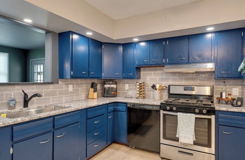Villas House | Bella Villa - Pet Friendly! Sleeps 10