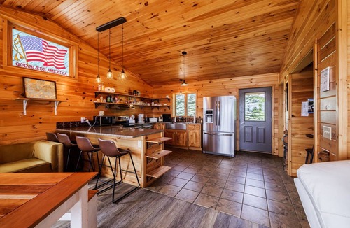 Nunda House | Bella Vista 50 Acres, Pond, Hot Tub & Game Room