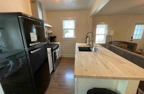Belmont House | BelmontBNB*Modern*Luxury*near UVA/wineries*walk2DT