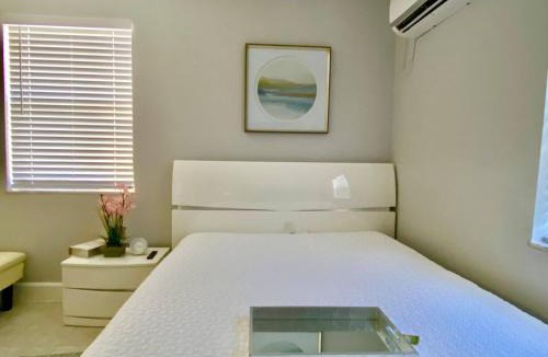 Hollywood Apartment | Bens Lavish mini Luxury Suite