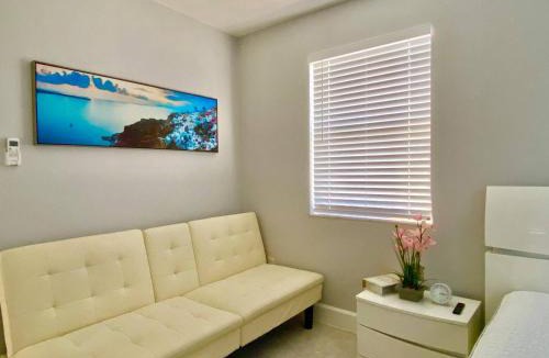 Hollywood Apartment | Bens Lavish mini Luxury Suite