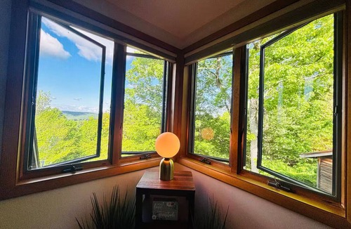 New Lebanon House | Berkshires Mountain Retreat w Panoramic Views, 5 Decks, Hot Tub, near Tanglewood