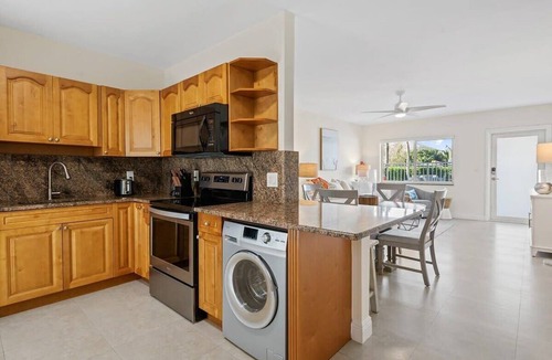 Lauderdale-by-the-Sea Apartment | Bermuda Isles Villas - King #23