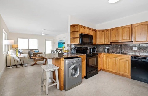 Lauderdale-by-the-Sea Apartment | Bermuda Isles Villas - King #32