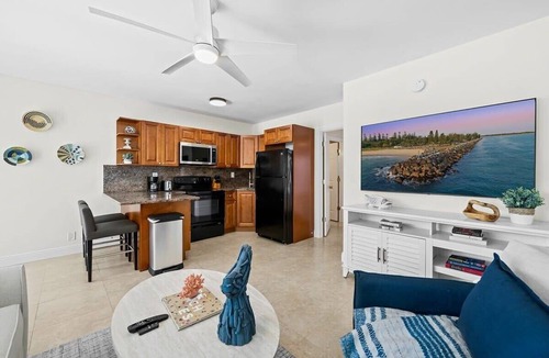 Lauderdale-by-the-Sea Apartment | Bermuda Isles Villas - Queen #14