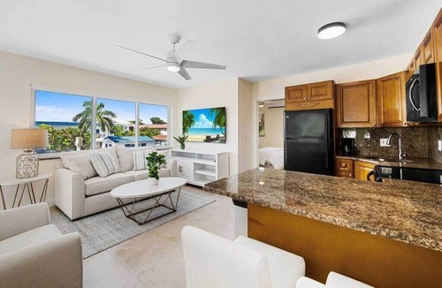 Lauderdale-by-the-Sea Apartment | Bermuda Isles Villas - Queen #17