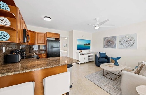 Lauderdale-by-the-Sea Apartment | Bermuda Isles Villas - Queen #20