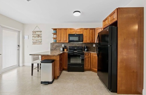 Lauderdale-by-the-Sea Apartment | Bermuda Isles Villas - Queen #20