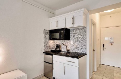 Flamingo/Lummus Condo | Best Beach Location | Wi-Fi, TV & Amenities