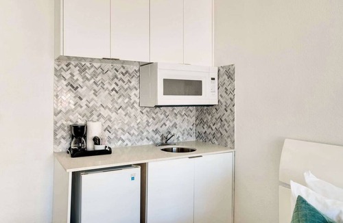 Flamingo/Lummus Condo | Best Beach Location | Wi-Fi, TV & Amenities