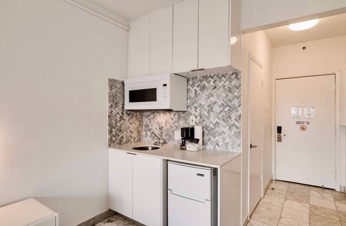 Flamingo/Lummus Condo | Best Beach Location | Wi-Fi, TV & Amenities