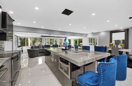 Deerfield Beach Villa | BEST LOCATION, Few min walk, Bike to Deerfield Beach and Pier. one acre property