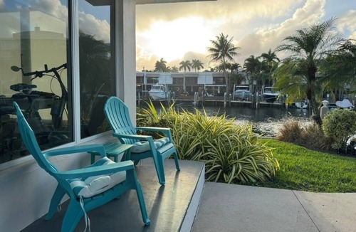 Hendricks and Venice Isles Apartment | Best location in Fort Lauderdale! Waterfront 2-bedroom apartment with AC.