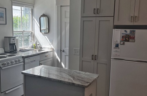 Commercial Street Condo | Best location in Ptown,1 Bedroom,PARKING/WaterVIEW