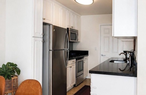 Marina del Rey Apartment | BEST Ocean & Sunset views in Marina Del Rey - 12 mins from LAX & SoFi Stadium