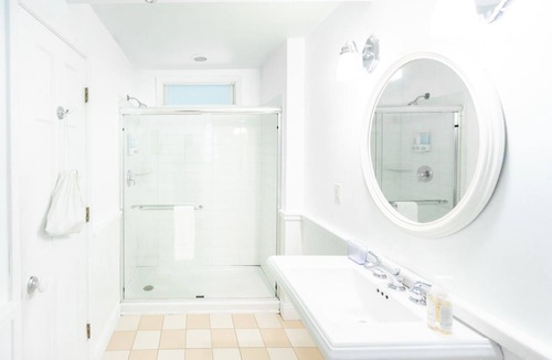 Rehoboth Beach Hotel | Best of Delaware - Two QUEEN Beds - Pet Friendly-Walk to Beach-Pool-Hot tub