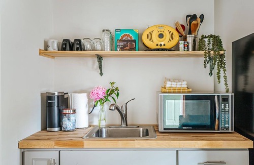 Belmont House | Best of Downtown and Belmont in cozy unique 2BD! Walk everywhere!