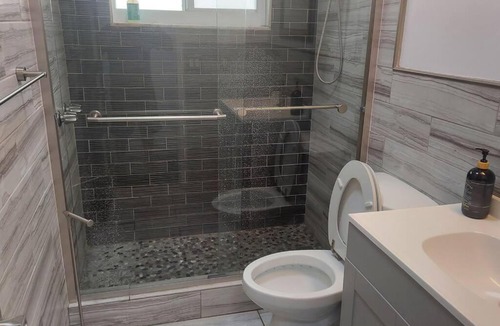 South Corals House | Best of Oakland Park, with heated enclosed pool