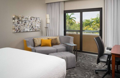 Miami Lakes Hotel | Best Quality Stay! Pet-Friendly, with Outdoor Pool, Near Spanish Lake Park!