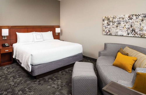 Miami Lakes Hotel | Best Quality Stay! Pet-Friendly, with Outdoor Pool, Near Spanish Lake Park!