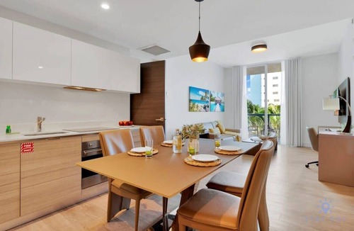 Hollywood Apartment | Best Stay–Rooftop Pool & Hot Tub|Hollywood Beach