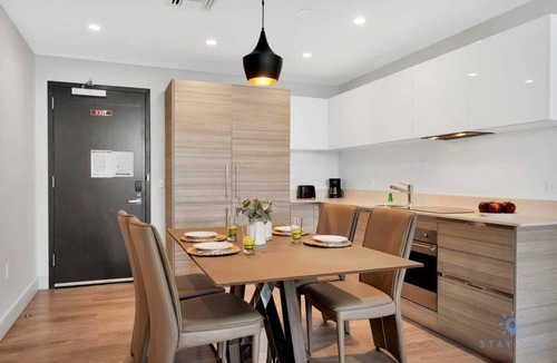 Hollywood Apartment | Best Stay–Rooftop Pool & Hot Tub|Hollywood Beach