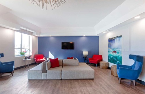 Niagara Falls Hotel | Best Western Summit Inn