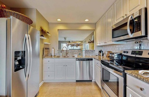 Ocean View Condo | Bethany Bay 2nd floor condo w/shared pool, tennis court, on-site golf, balcony