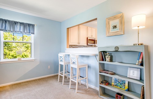Ocean View Condo | Bethany Bay Third-Floor Dog-Friendly Condo w/Free WiFi, Balcony, & Shared Pool