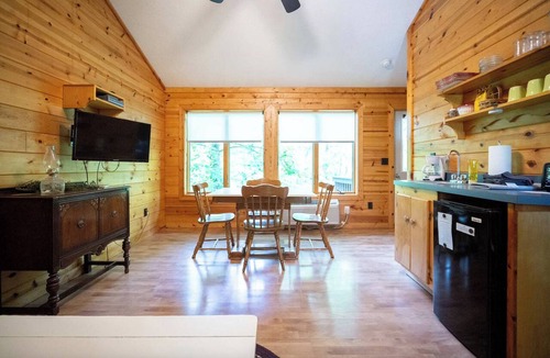 Farmdale House | Bethel Bungalow @ Agape Aldea | Cozy Cabin Sleeps 4
