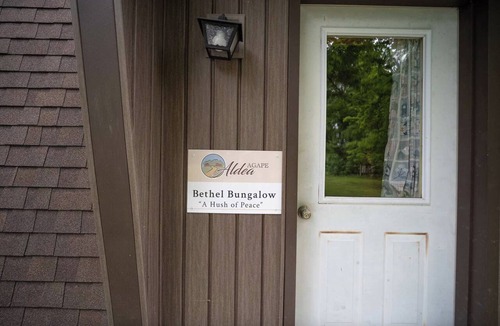 Farmdale House | Bethel Bungalow @ Agape Aldea | Cozy Cabin Sleeps 4
