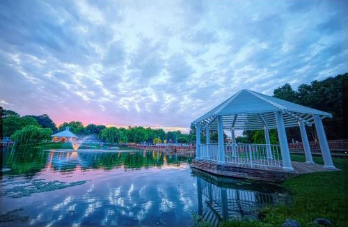 Urbanna House | Bethpage Two-Bedroom Cottage 4