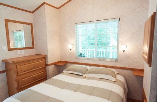 Urbanna House | Bethpage Two-Bedroom Cottage 9