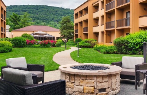 Mahwah House | Better Choice For Your Vacation! Free Parking, Close to Suffern Railroad Museum!