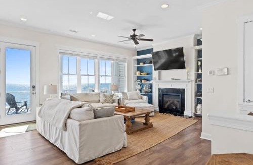 Ocean Isle Beach House | Betty Lou's State of Mind by Brunswick Vacation Rentals - Oceanfront with Hot tub