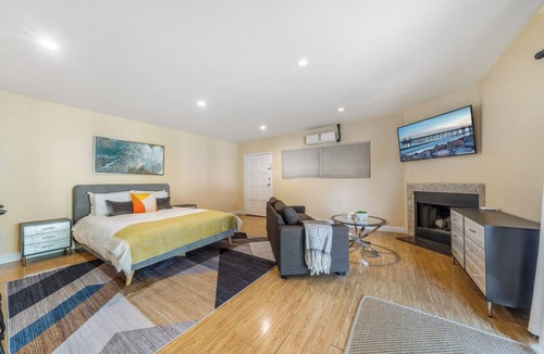 Beverly Hills Hotel | Beverly Hills 12BR Pool Hot Tub 2 Guest Homes BBQ
