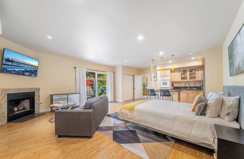 Beverly Hills Hotel | Beverly Hills 12BR Pool Hot Tub 2 Guest Homes BBQ