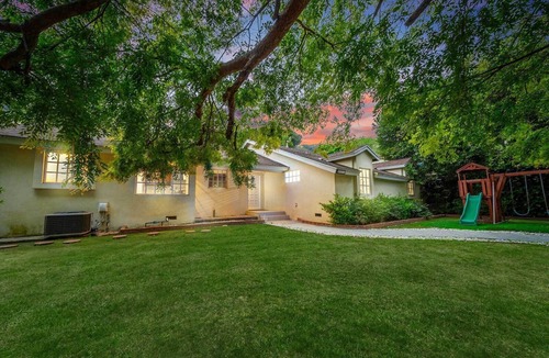 Beverly Hills Hotel | Beverly Hills 12BR Pool Hot Tub 2 Guest Homes BBQ