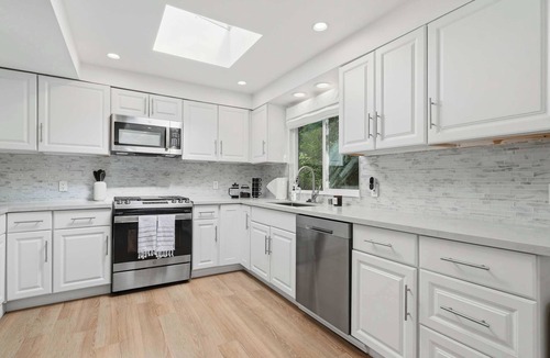 Beverly Glen House | Beverly Hills 2BR | Pool & Views | C&C