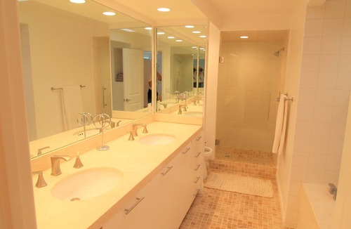 Beverly Glen House | Beverly Hills, Ideal Location 2BD+ House with Heated Pool