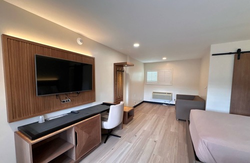 Fairfax District Hotel | Bevonshire Lodge Motel