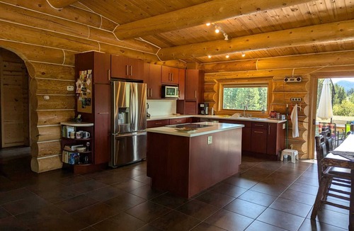 Libby House | Big Loghome With Pool And Mountain View