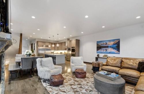 Whitefish Villa | Big Mountain Haus, ski in/out.7BD 5.5BA, Hot Tub & Dry Sauna! Sleeps 22!