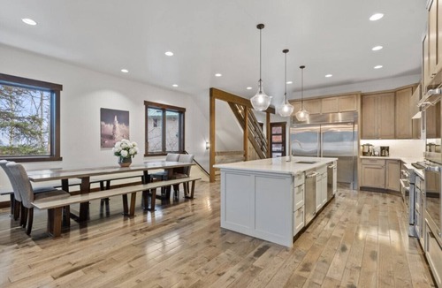 Whitefish Villa | Big Mountain Haus, ski in/out.7BD 5.5BA, Hot Tub & Dry Sauna! Sleeps 22!