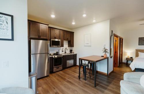 Kalispell Hotel | Big Mountain Suite wIn-unit Washer and Dryer
