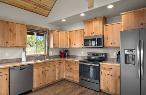 Bigfork Cabin | Big Sky Cabin, Mountain View, for hiking & Glacier Park