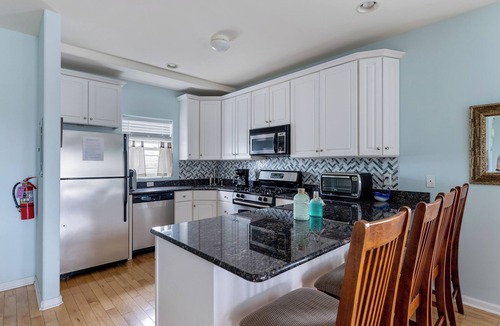 Wildwood House | BIGGEST+BEST POOL IN WW! WILDWOOD SQUARE TOWNHOUSE!